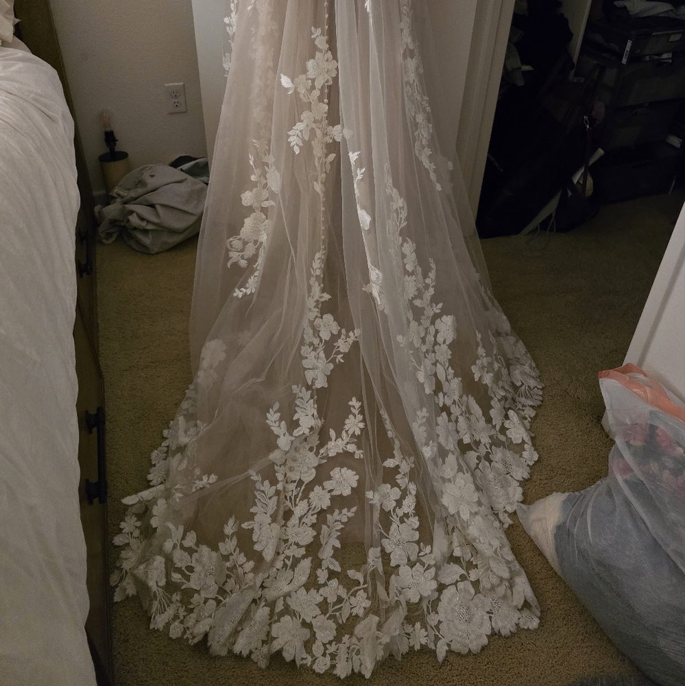 Allure Bridals Cream and White Wedding Dress - Picture 6 of 8